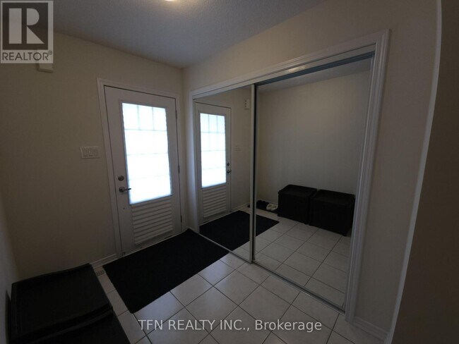 Building Photo - 64 Tilbury St