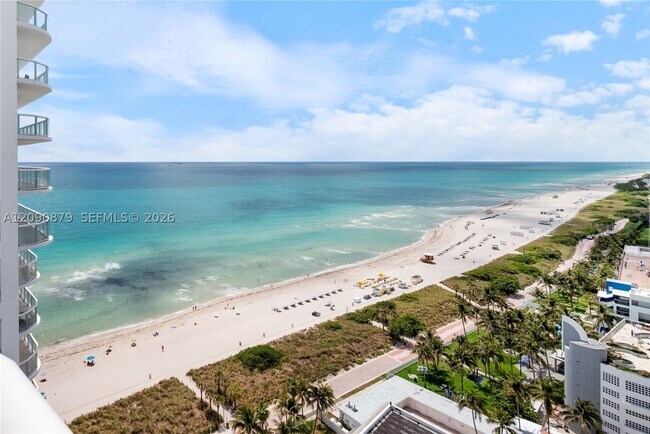 Foto del edificio - 6365 Collins Ave