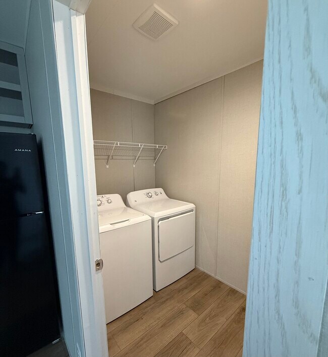 Foto del edificio - 10 River Rd