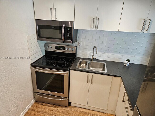 Building Photo - 4550 NW 9th St