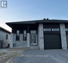Building Photo - 826 Namur St