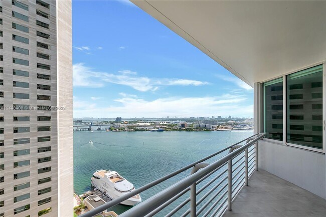 Foto del edificio - 335 S Biscayne Blvd
