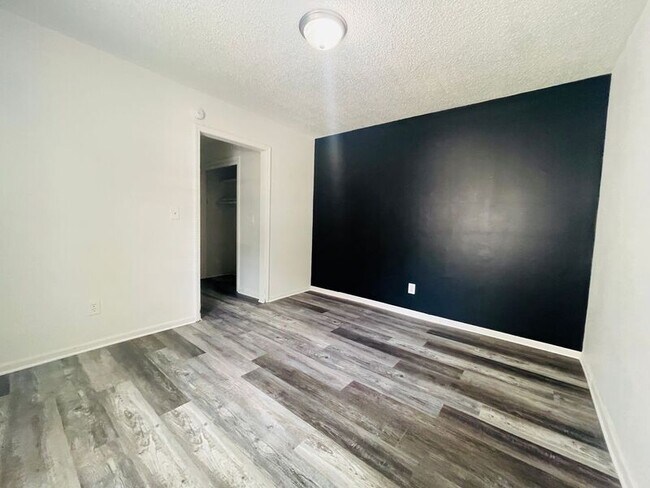 Foto del edificio - 1706 S Sterling Ave