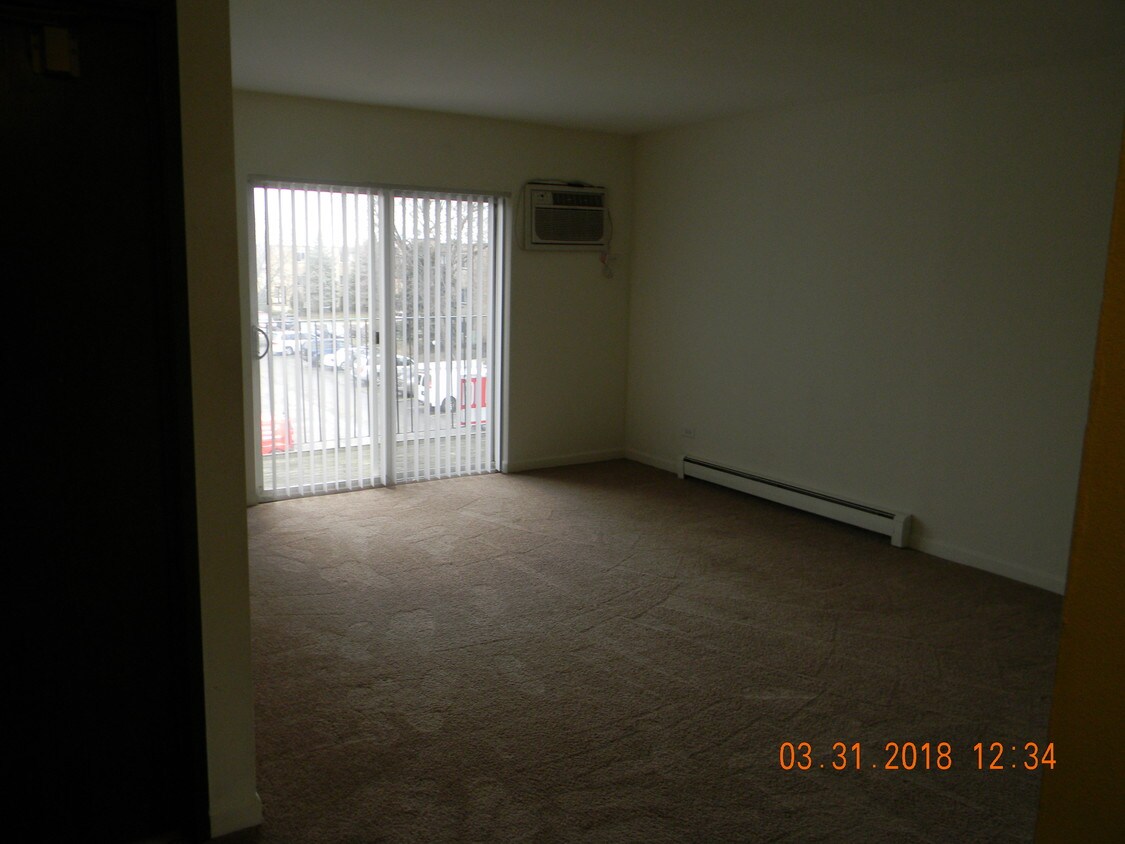 Primary Photo - 331 Hawthorne Cir