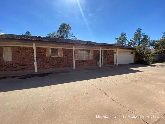 Building Photo - 1007 Itasca St