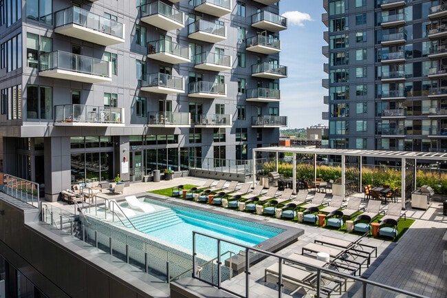 Terrasse de la piscine - Two Park Central