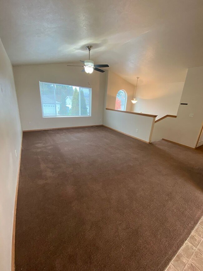 Foto del edificio - Single Family Home for Rent - 4 Bedroom, 2 Bathroom Located in Cheney!