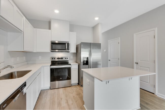 Building Photo - 810 Quinn Dr