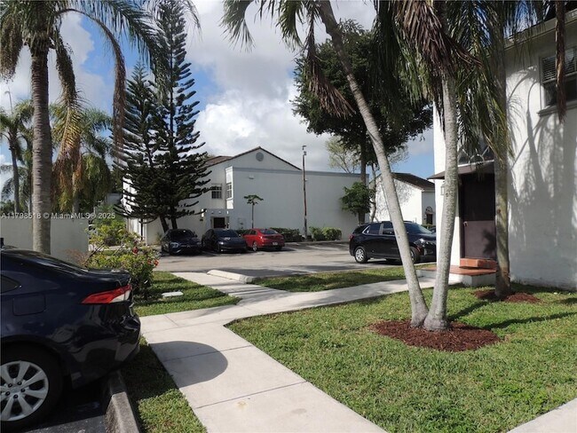 Building Photo - 4864 NW 97th Ct