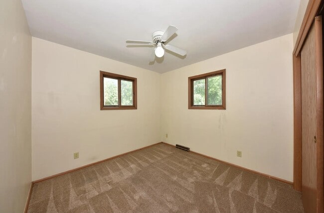 Foto del edificio - W166N9108 Grand Ave