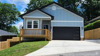 Building Photo - 208 Forest St