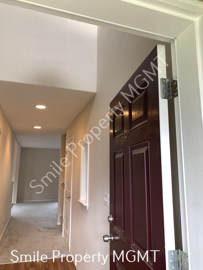 Building Photo - A beautiful 2-story single house in Clackamas.