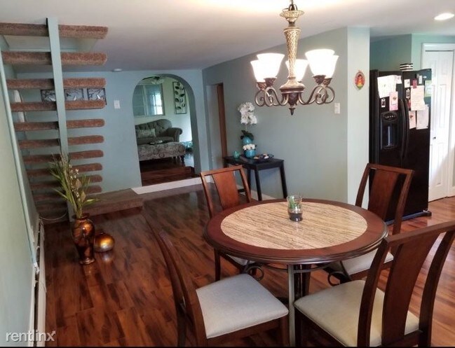 Foto del edificio - 3 br, 1.5 bath House - 646 7th St.