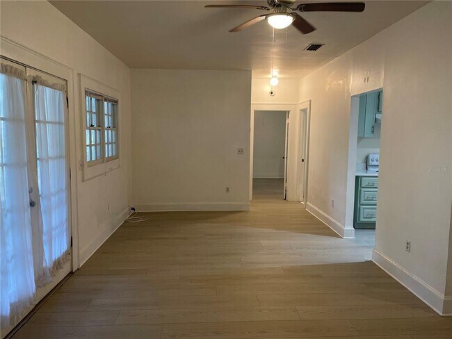 Building Photo - 528 S Bluford Ave
