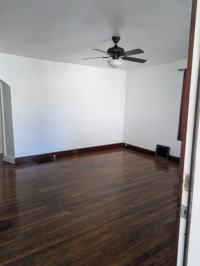 Foto del edificio - 131 1/2-131-132 E Pleasant St