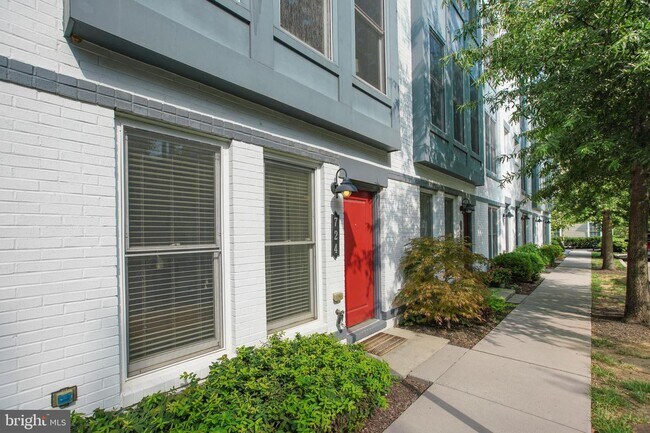 Foto del edificio - 724 Snowden Hallowell Way