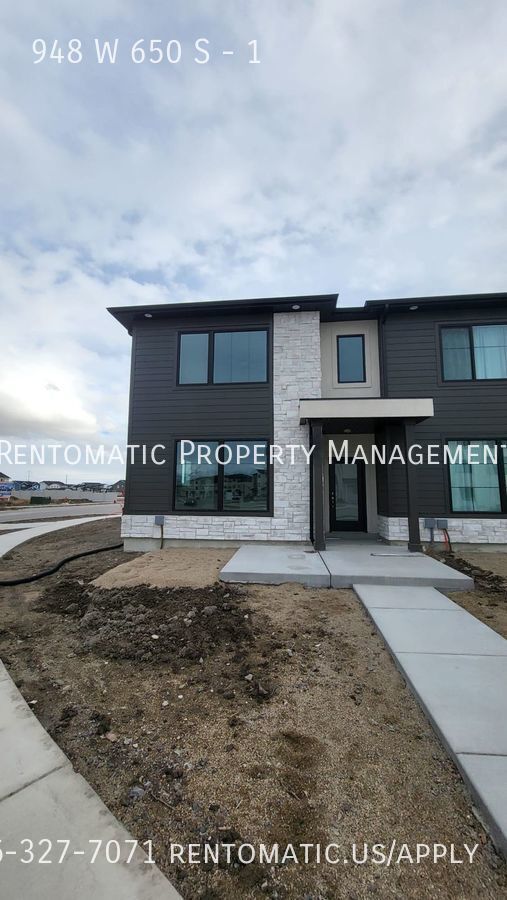 Building Photo - 948 W State Rd