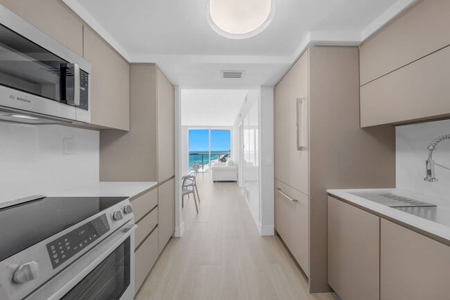 Foto del edificio - Luxurious Oceanfront Living | Fully Furnished Condo at Akoya Miami Beach - Rent Until January 15t...