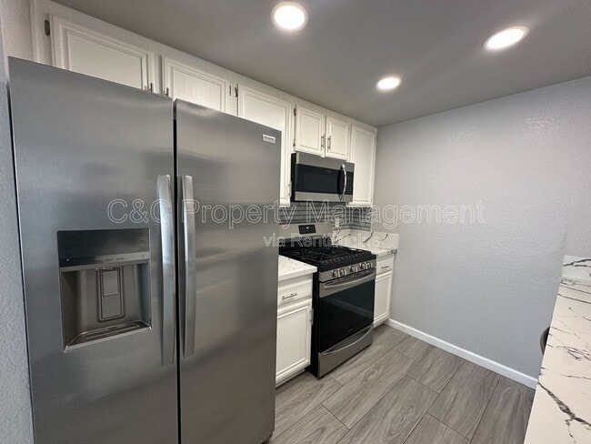 Photo - 1380 W 48th St Apartment