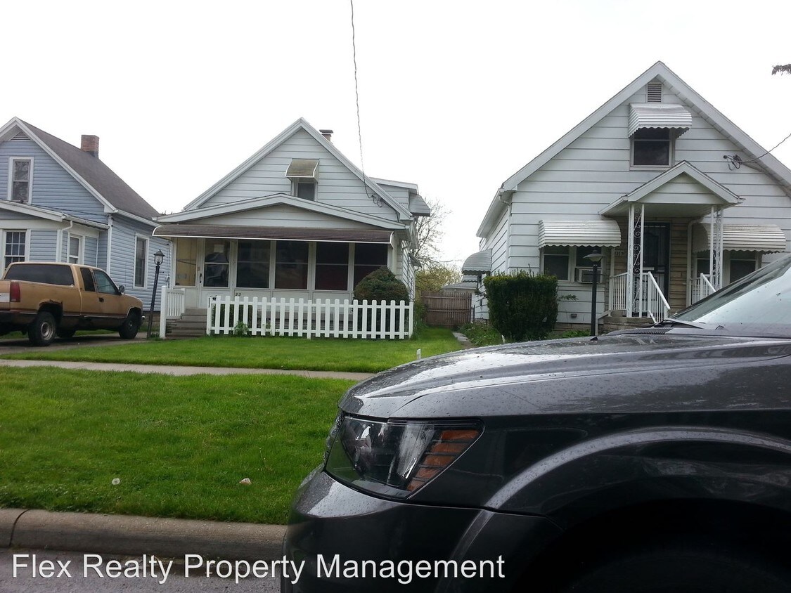 Primary Photo - 3317 Maple St
