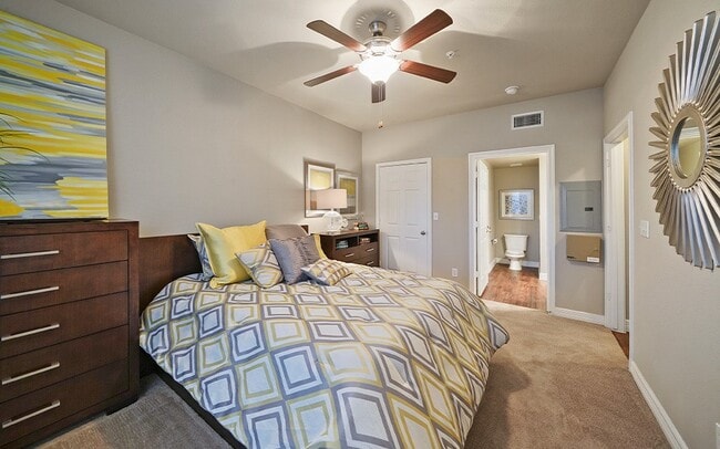 Interior Photo - River Pointe
