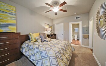 Interior Photo - River Pointe