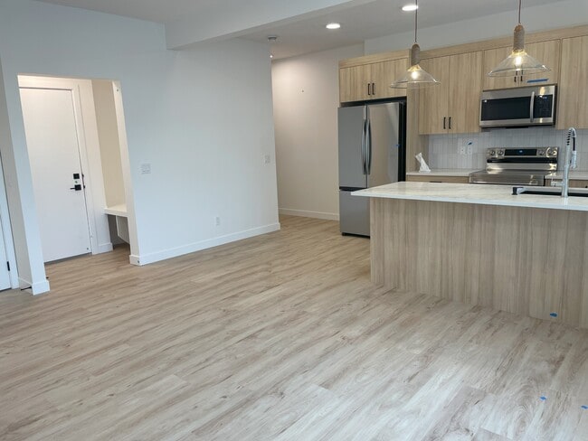 Building Photo - 562 Seton Cir SE