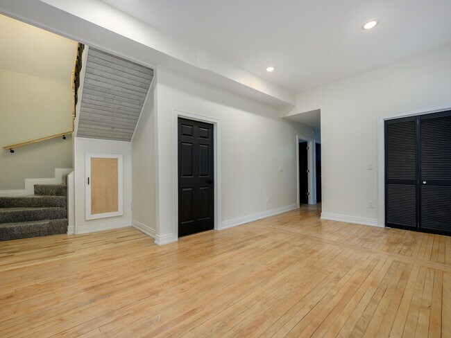 Foto del edificio - 2052 W Coulter St