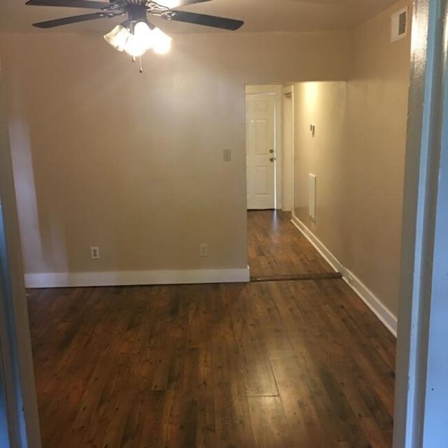 Building Photo - South Oakland Large and renovated 3 bedroo...