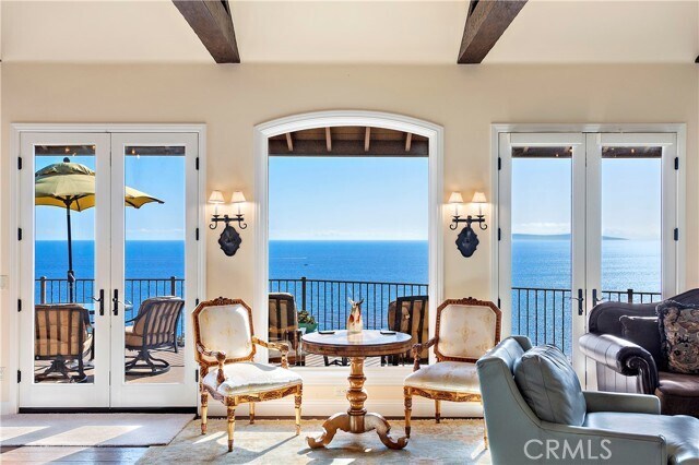 Foto del edificio - 2210 Crestview Dr