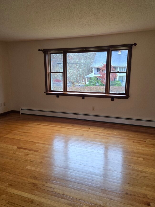 Building Photo - 48 River Rd