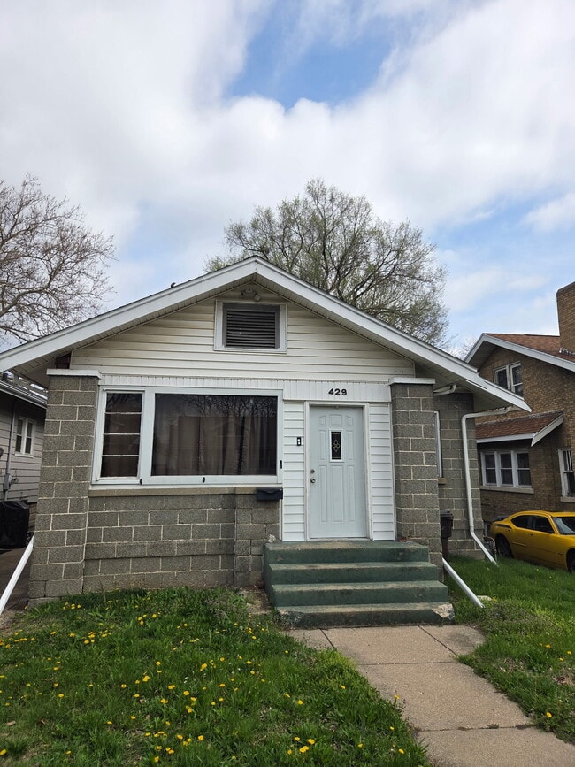 Building Photo - 429 W Hanssler Pl