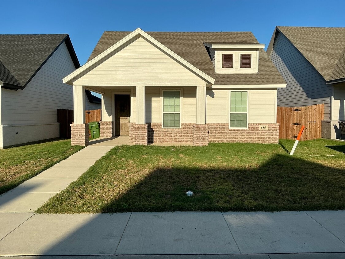 Foto principal - 3/2 - 2 CAR GARAGE - HOME for the HOLIDAYS...