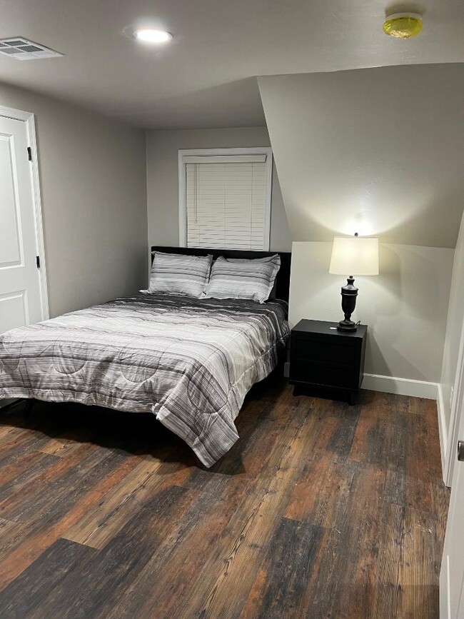 Building Photo - 1415 6th St