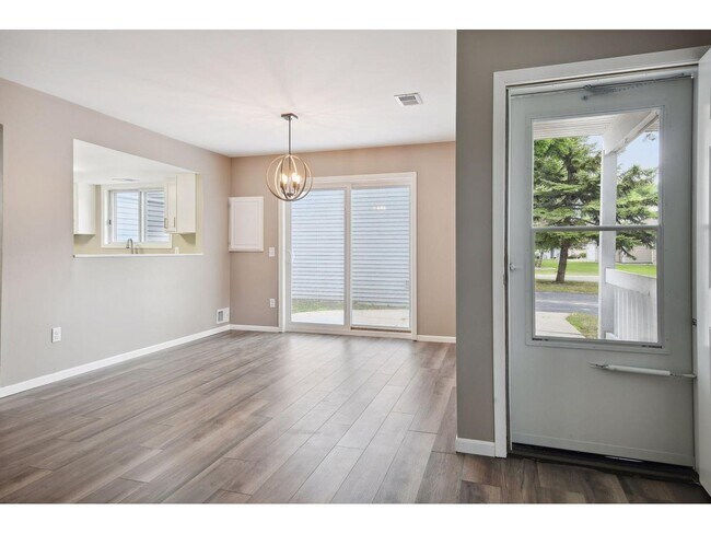 Foto del edificio - 9351 Polaris Ln N