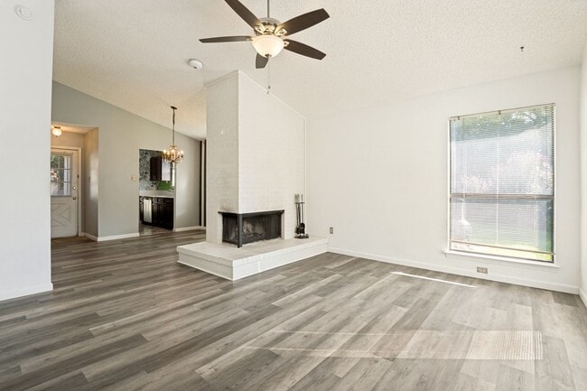 Building Photo - 1813 Sherwood Pl