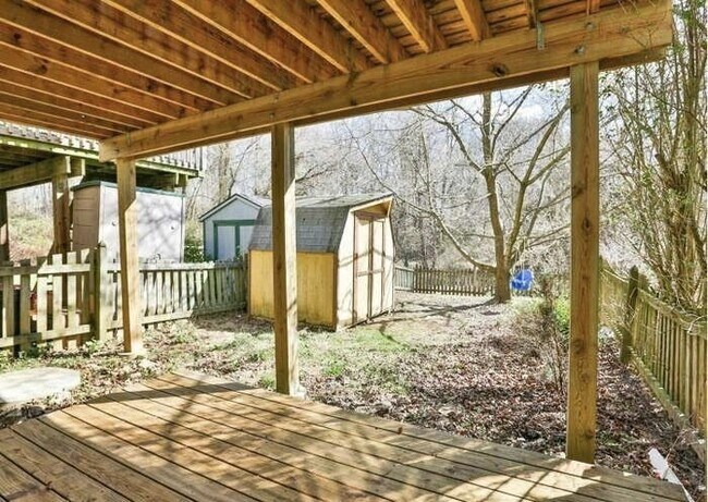 Building Photo - Beautiful 3 bedroom Townhome