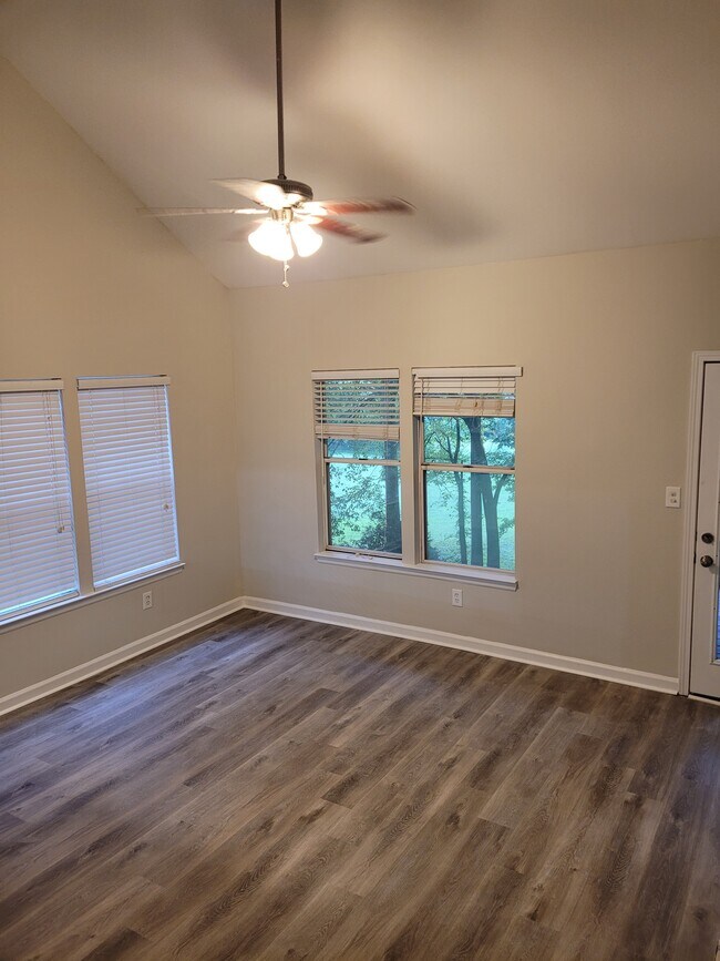 Foto del edificio - 503 Ivy Green Ln SE
