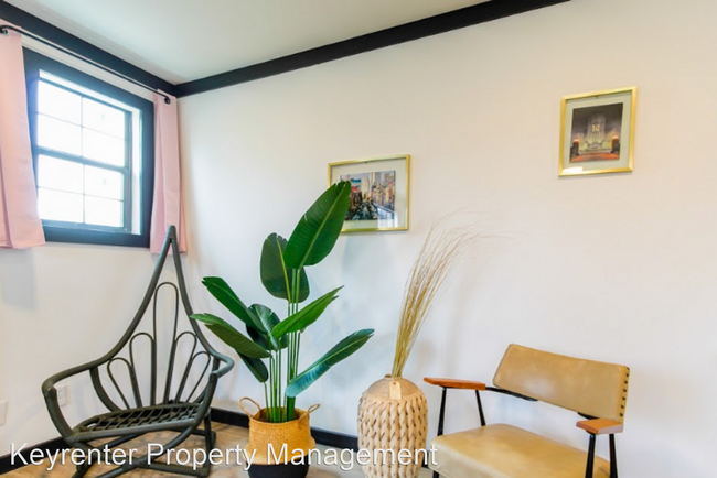 Building Photo - 2 br, 1 bath House - 312 W Queens St Unit B