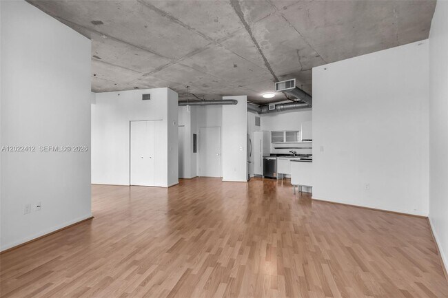 Building Photo - 10 SW South River Dr