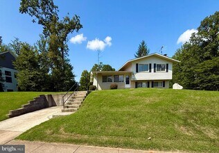 Building Photo - 7700 Glenister Dr