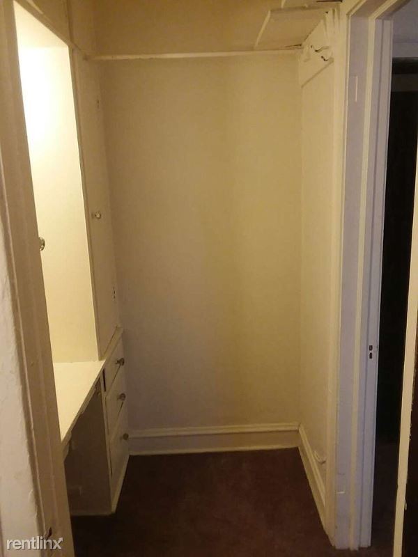 Foto principal - 1135 E 82nd St