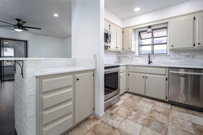 Foto del edificio - 3721 Southwind Ct