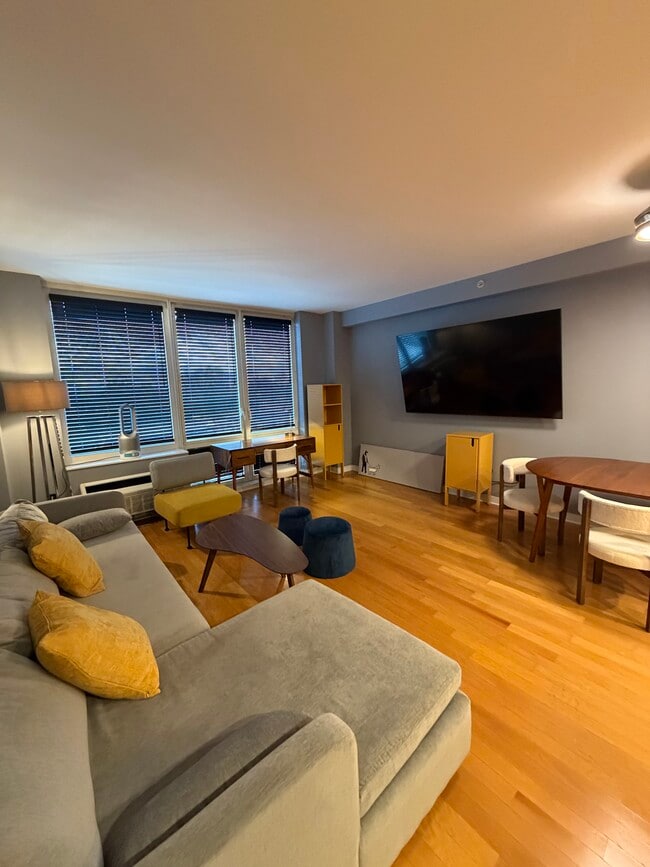 Foto del edificio - 600 12th St