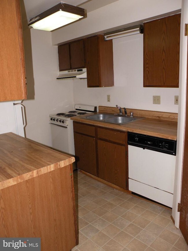 Building Photo - 8 Mosby Ct