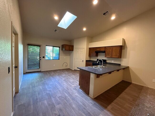 Foto del edificio - 3074 S Todd Ave