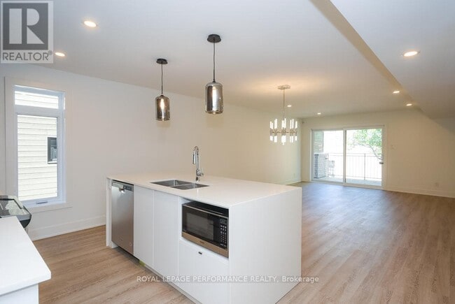 Building Photo - 574 Byron Ave
