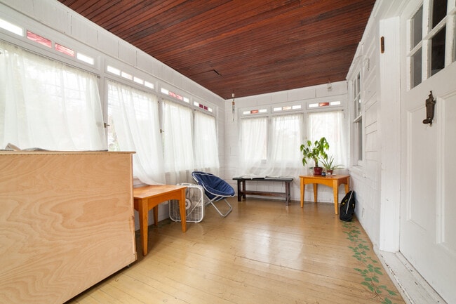 Building Photo - 64 Park Ave