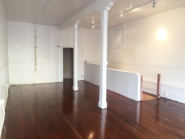 Building Photo - 450 Green St