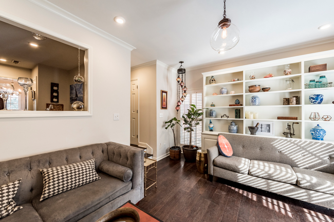 Foto del edificio - 520 N Poplar St